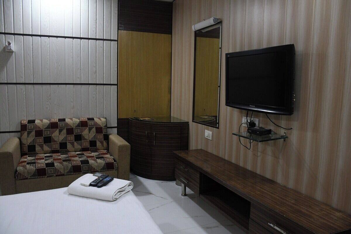 Basic Single Room | WiFi (free), bed sheets