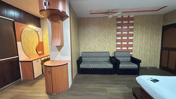 Studio Suite | WiFi (free), bed sheets