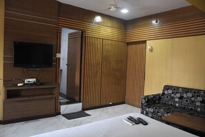 WiFi (free), bed sheets - HOTEL RAHUL (Nagpur)