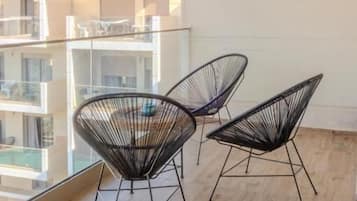 Apartment, Balcony, Courtyard View | Property grounds