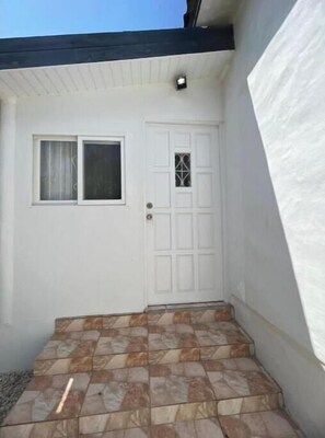 Exterior detail - Cozy 2-bedroom apartment near the Wendy's on the beach (Oranjestad)