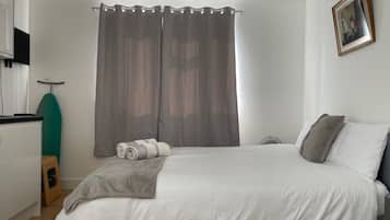 1 Schlafzimmer, Bügeleisen/Bügelbrett, kostenloses WLAN, Bettwäsche