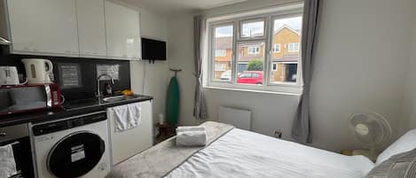 1 bedroom, iron/ironing board, WiFi (free), bed sheets