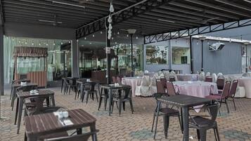 Tempat makan outdoor