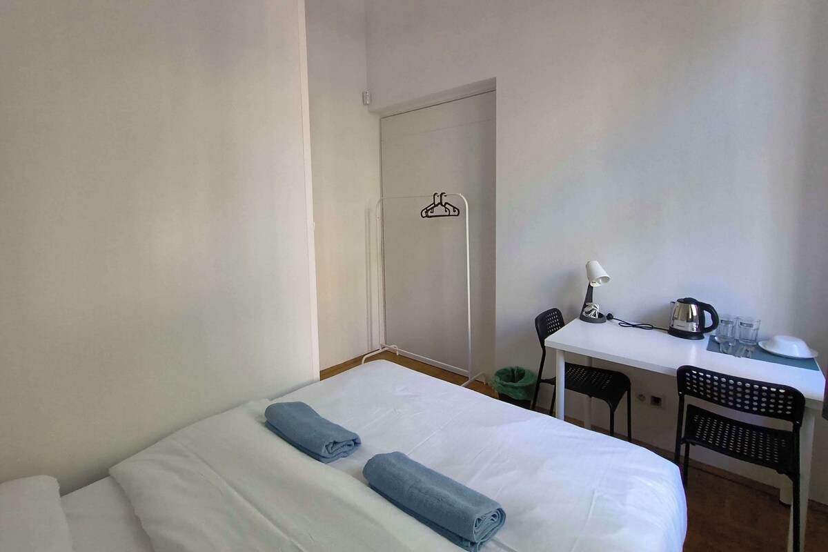 Classic Double Room, 1 Double Bed | Desk, iron/ironing board
