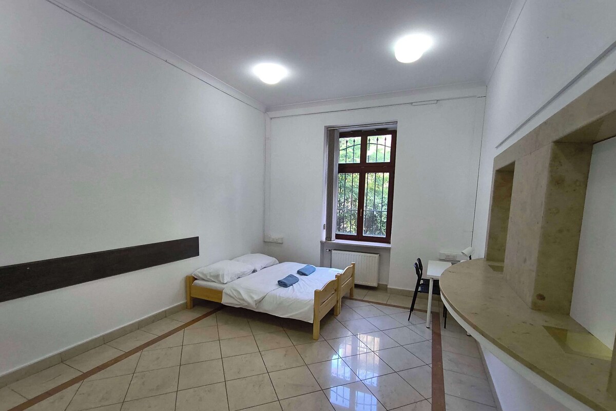 Classic Double Room, 1 Double Bed | Desk, iron/ironing board