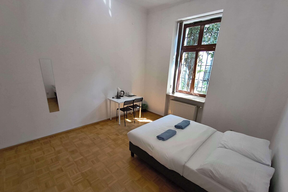Classic Double Room, 1 Double Bed | Desk, iron/ironing board