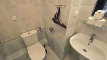 Classic Double Room, 1 Double Bed | Bathroom