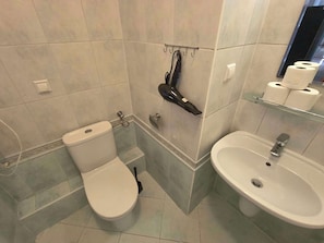 Classic Double Room, 1 Double Bed | Bathroom - Fantastic Inn Kraków - B7 (Kraków)