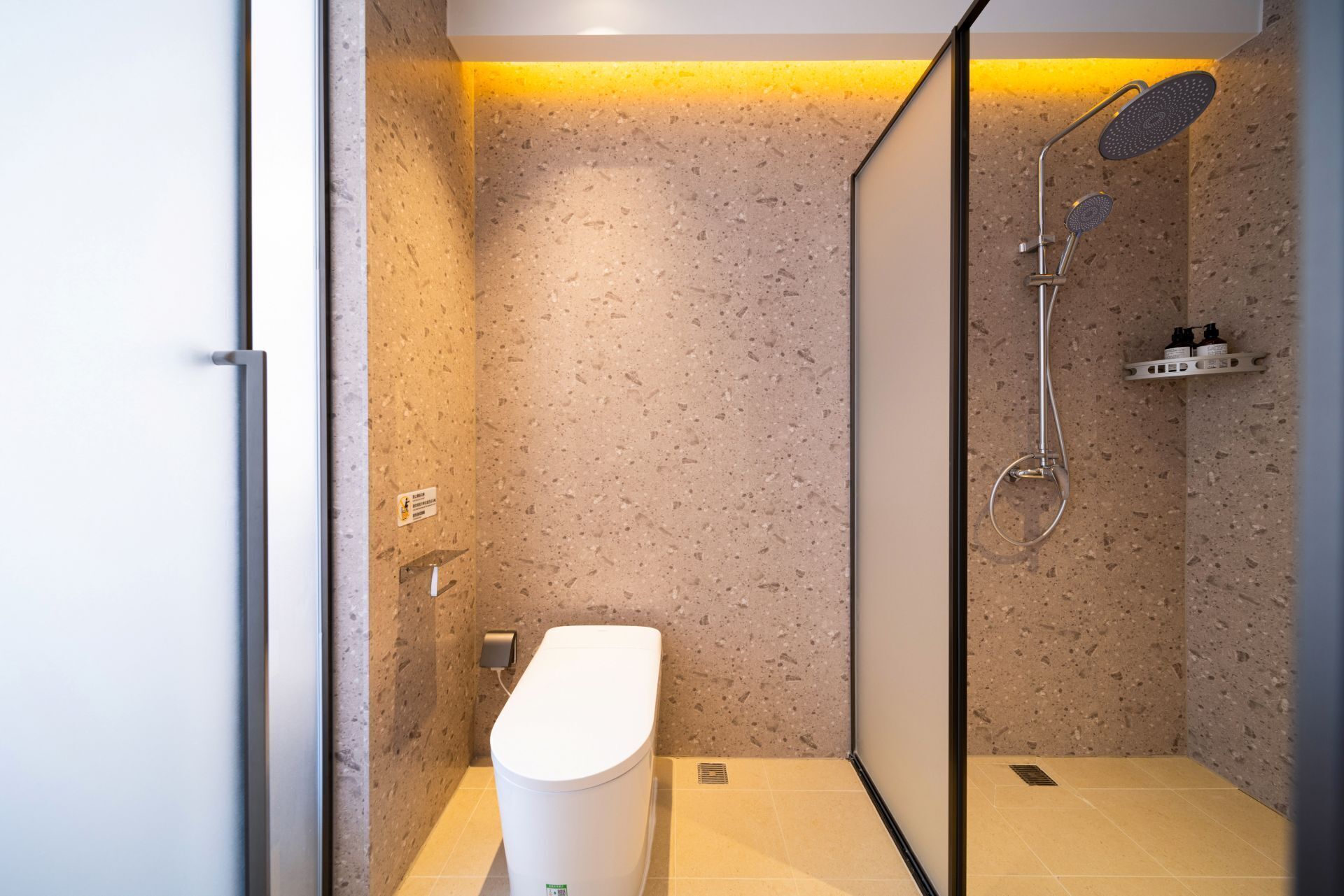 Comfort Double Room | Bathroom | Shower, hair dryer, towels, shampoo