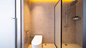 Comfort Double Room | Bathroom | Shower, hair dryer, towels, shampoo
