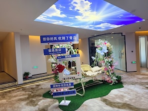 Lobby - Tangguojiudian (Qingdao)
