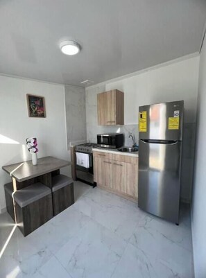 Private kitchen - Cozy 1-bedroom apartment, 10 minutes from the airport (Oranjestad)