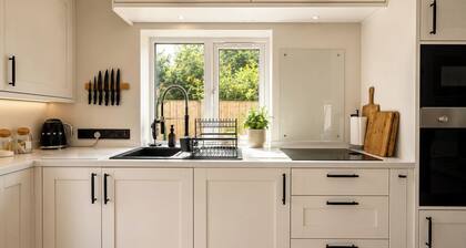 Spacious 1BDR bungalow in Leigh on Sea