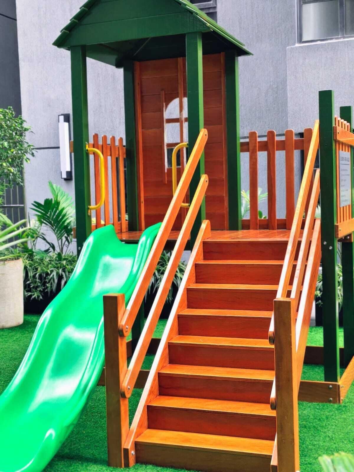 Kawasan main kanak-kanak – terbuka