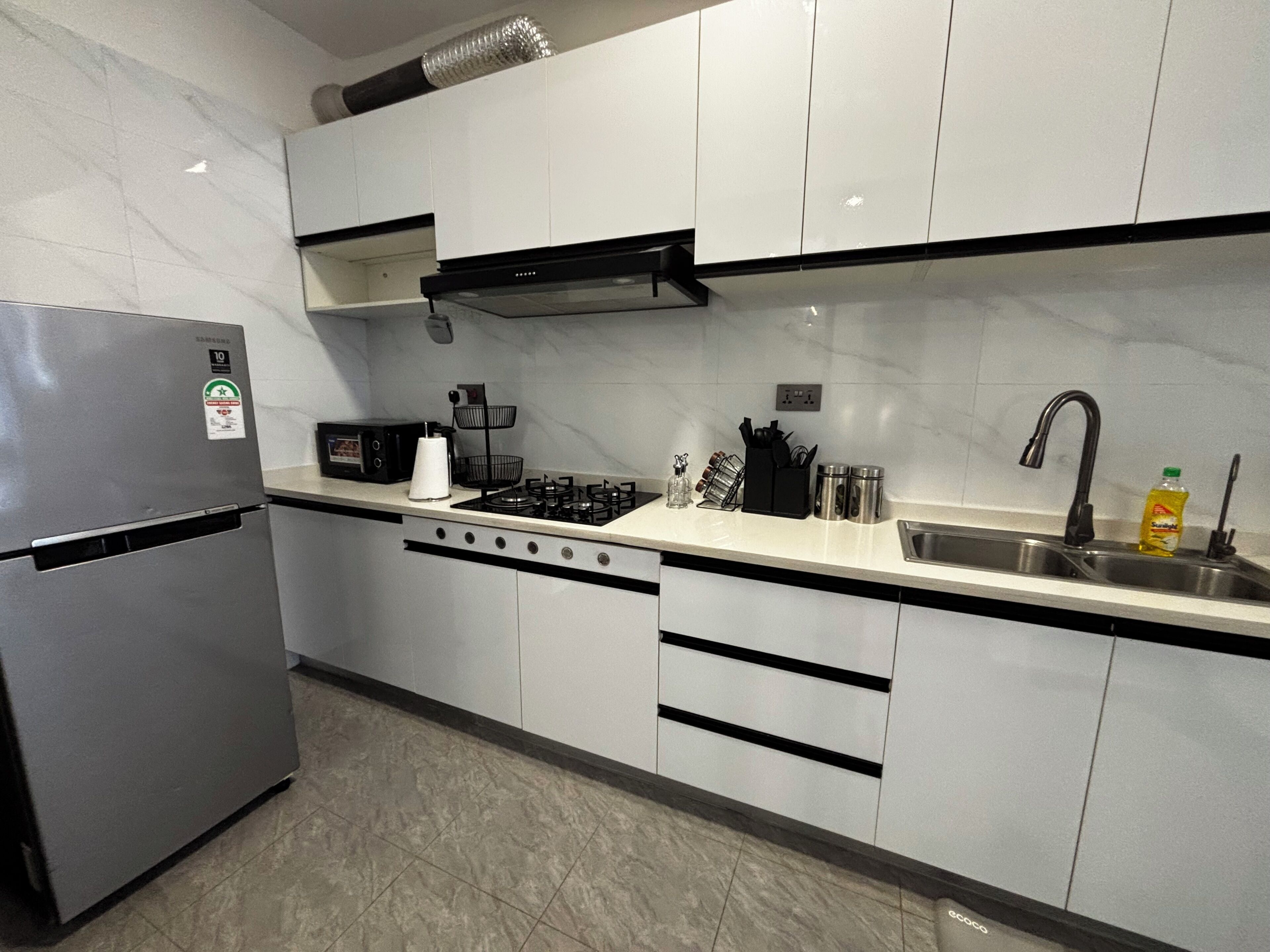 Apartamento, 2 habitaciones, vistas al patio | Cocina privada | Arrocera, licuadora, Artículos de limpieza y congelador