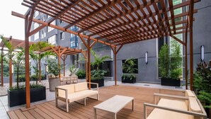 Căn hộ, 2 phòng ngủ, quang cảnh sân vườn | Hiên
