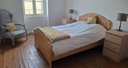 2 bedroom contemporary apartment in the centre of Duras