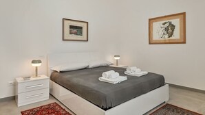 Room - [CasadiCavour]5Terre/reach everything by foot +A/C (La Spezia)