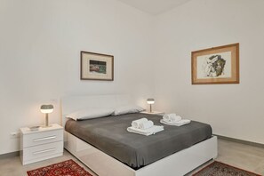 Room - [CasadiCavour]5Terre/reach everything by foot +A/C (La Spezia)