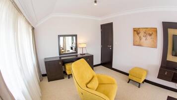Apartamento Deluxe, balcón, vistas al jardín | Interior