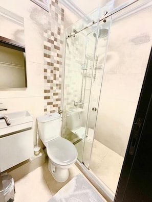 Apartament, balcó, vistes al jardí | Bany | Sabatilles 