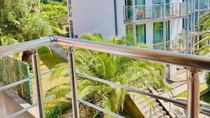A modern building with a balcony, surrounded by greenery and a clear sky. - Swiss Holiday Hotel by Kundakcı Group (Rafajlovici)