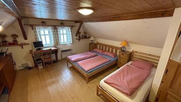 Iron/ironing board, internet, bed sheets