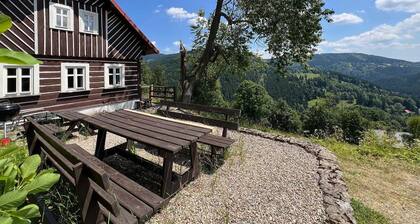 A cabin in the national park with a swimming pool and spa area. Great view.