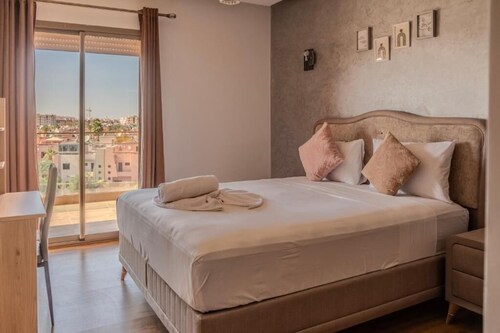 City Haven at Pearl Garden Pool and View