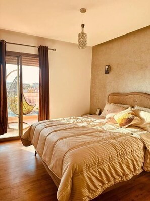 Appartement, balcon, vue cour intérieure
