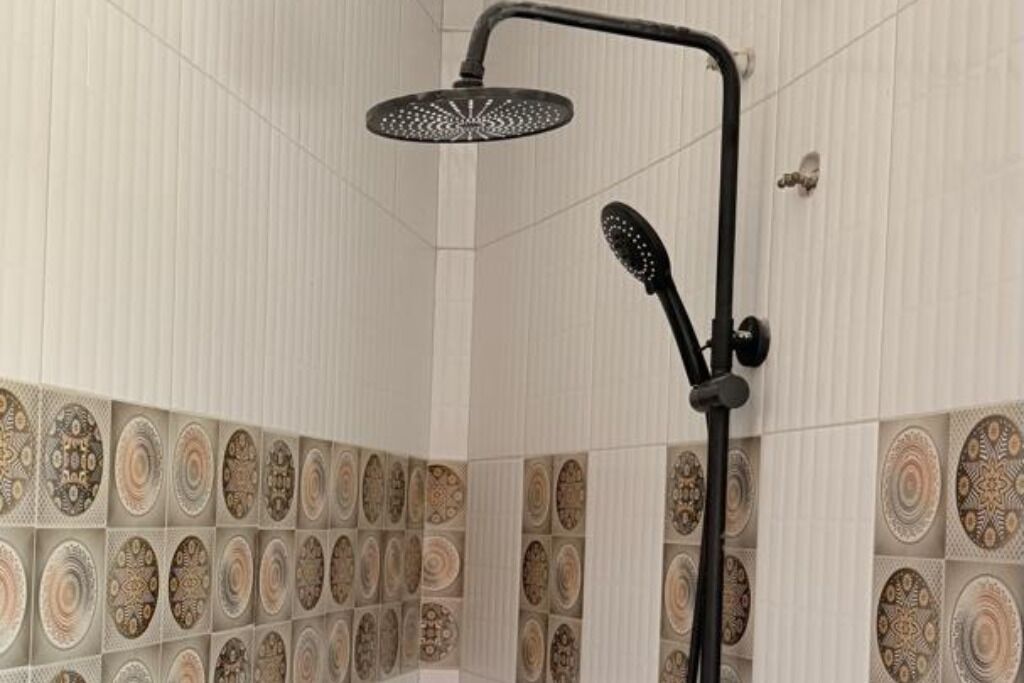 Kahden hengen comfort-huone (yksi tai kaksi sänkyä), patio, näköala puistoon | Kylpyhuone | Tohvelit, pyyhkeet