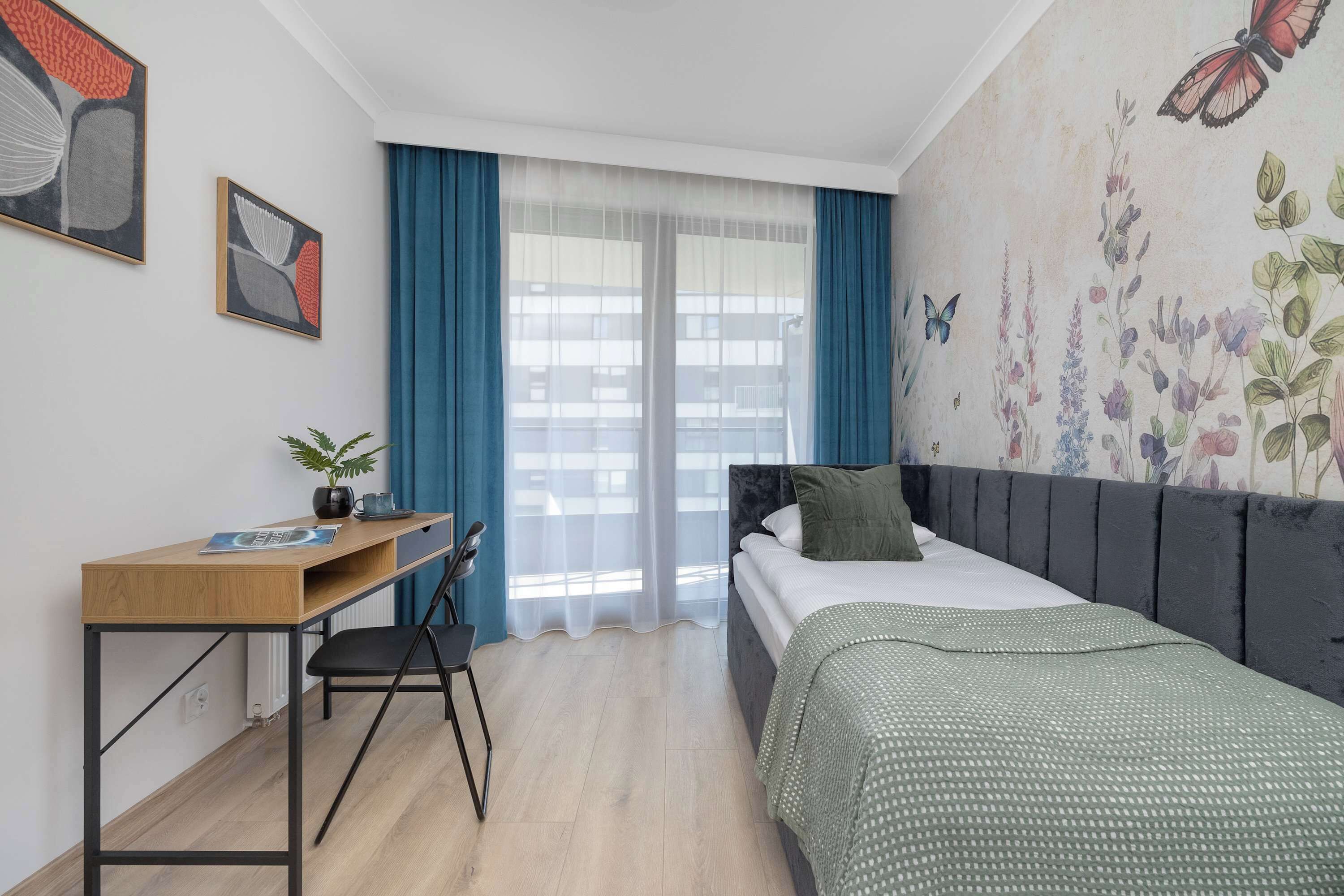 Desk, iron/ironing board, travel cot, WiFi