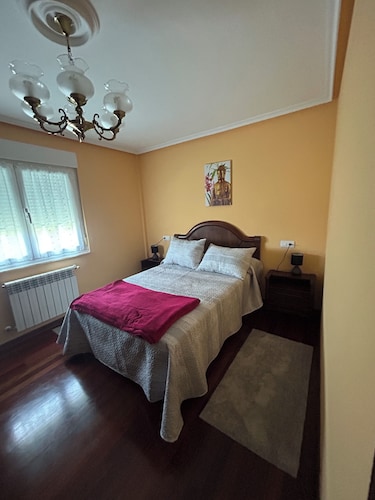 Family home with a garden: Beach, mountains, and pets welcome (Garage included)
