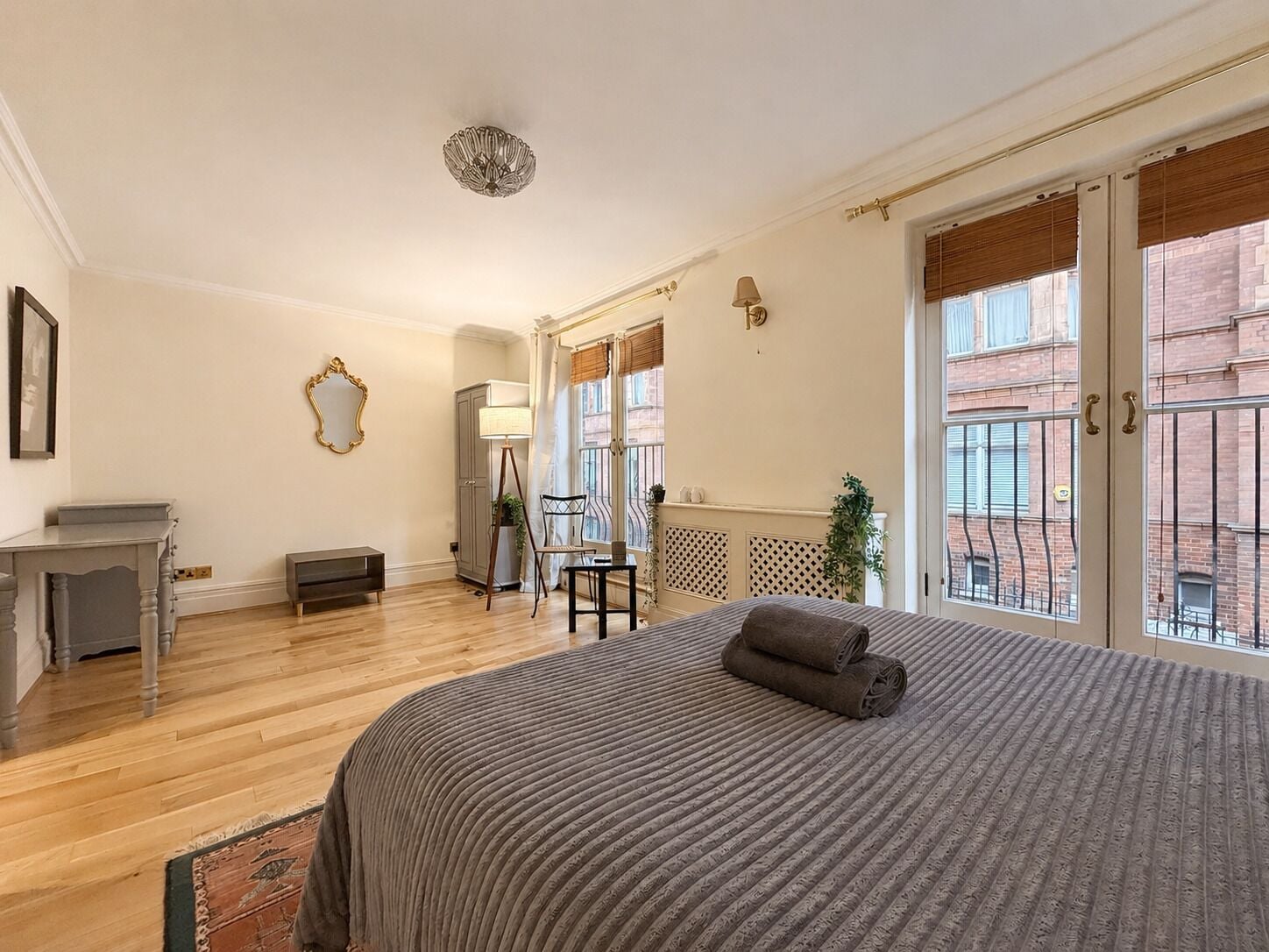 4 bedrooms, iron/ironing board, Internet, bed sheets