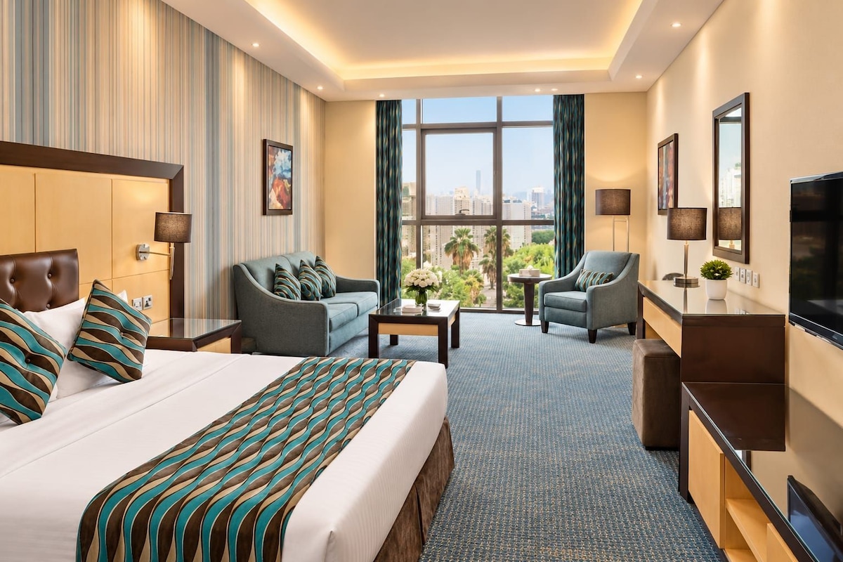 In-room safe, desk, laptop workspace, iron/ironing board