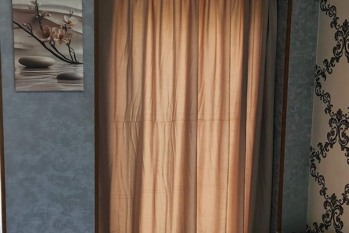 Habitación Confort doble, balcón, vistas a la ciudad | Escritorio, espacio para trabajar con un portátil, cortinas opacas