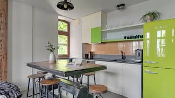 Leilighet – deluxe | Eget tekjøkken | Kaffetrakter/tekoker, vannkoker, høy barnestol og fryser