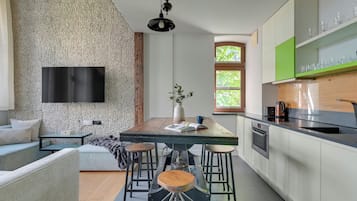 Leilighet – deluxe | Eget tekjøkken | Kaffetrakter/tekoker, vannkoker, høy barnestol og fryser