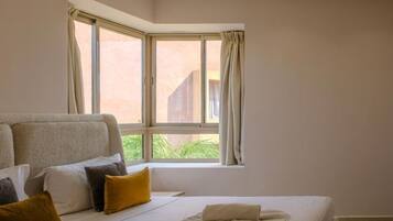 Iron/ironing board, WiFi (free)