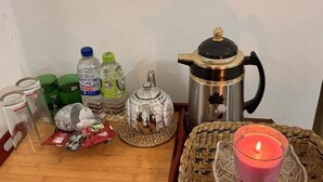 Habitación doble clásica, balcón, vista a la montaña | Alimentos y bebidas