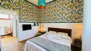 4 bedrooms, desk, iron/ironing board, free WiFi - Villa alle Rane. Lake, beaches and art in a private a spacious villa in Tuscany (Bozzano)