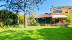 Exterior - Villa alle Rane. Lake, beaches and art in a private a spacious villa in Tuscany (Bozzano)