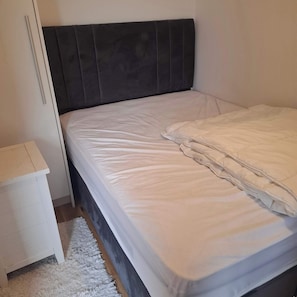 Iron/ironing board, Internet, bed sheets - Modern 2BDR Close to Dublin Airport and Coast (Lusk)