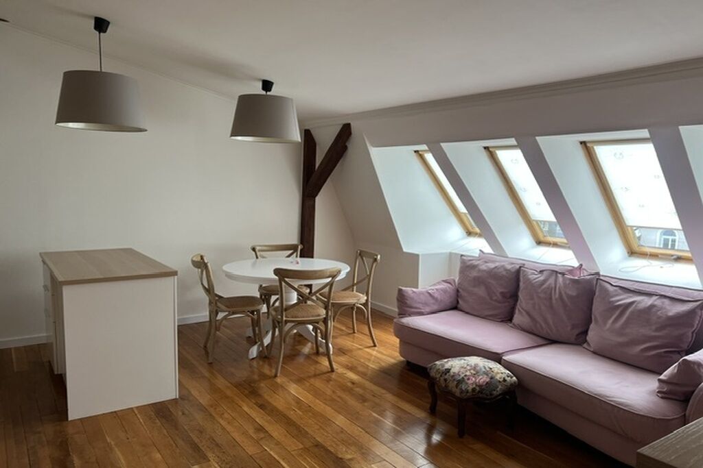 Apartamento Confort, bañera | Zona de estar