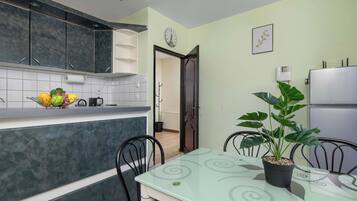 Fridge, microwave, oven, stovetop