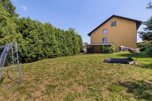 Property grounds - Spacious House with Garden | Three Bedrooms | Garage (Wieliczka)