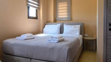 Comfort Twin Room, Mountain View | In-room safe, laptop workspace, blackout drapes, soundproofing