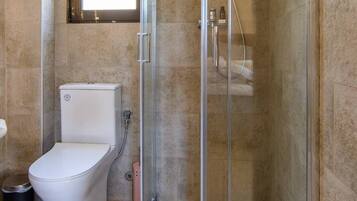 Comfort Twin Room, Mountain View | Bathroom | Shower, free toiletries, hair dryer (on request), towels