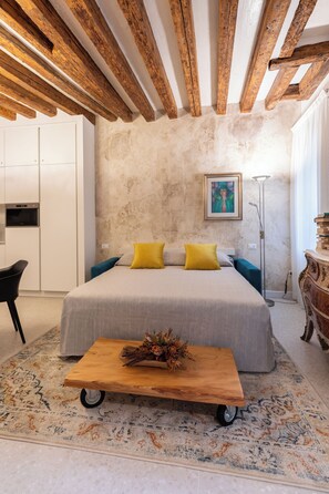1 chambre, coffres-forts dans les chambres, fer et planche à repasser